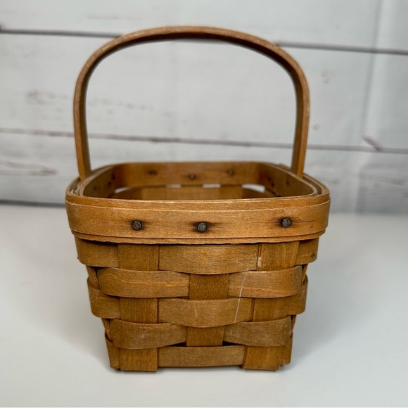 Longaberger | Small Handwoven Basket with Handle - Picture 4 of 7
